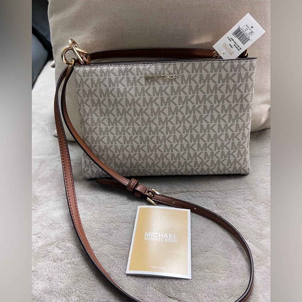 Michael Kors Large Double Zip Wallet White with wristlet